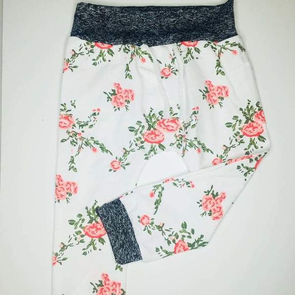 Kids 2 piece floral outfit - Picture 3 of 4